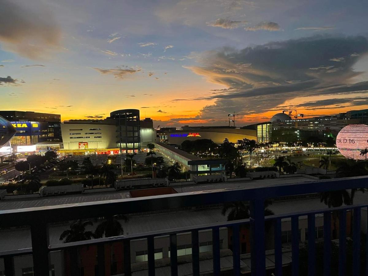 Madison'S Place At Sea Moa Manila Kültér fotó